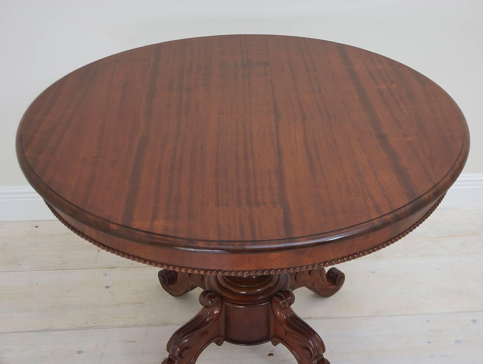 Antique French Louis Philippe Round Center Pedestal Table in Mahogany In Good Condition In Miami, FL
