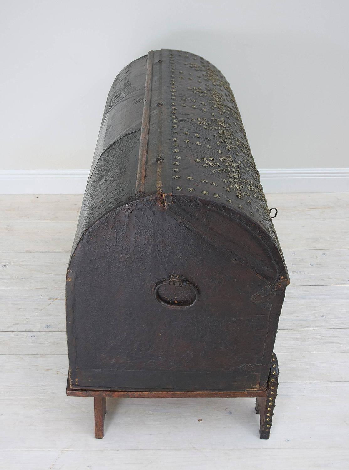 18th Century Spanish Leather-Bound Chest on Stand with Decorative Nailheads In Good Condition In Miami, FL
