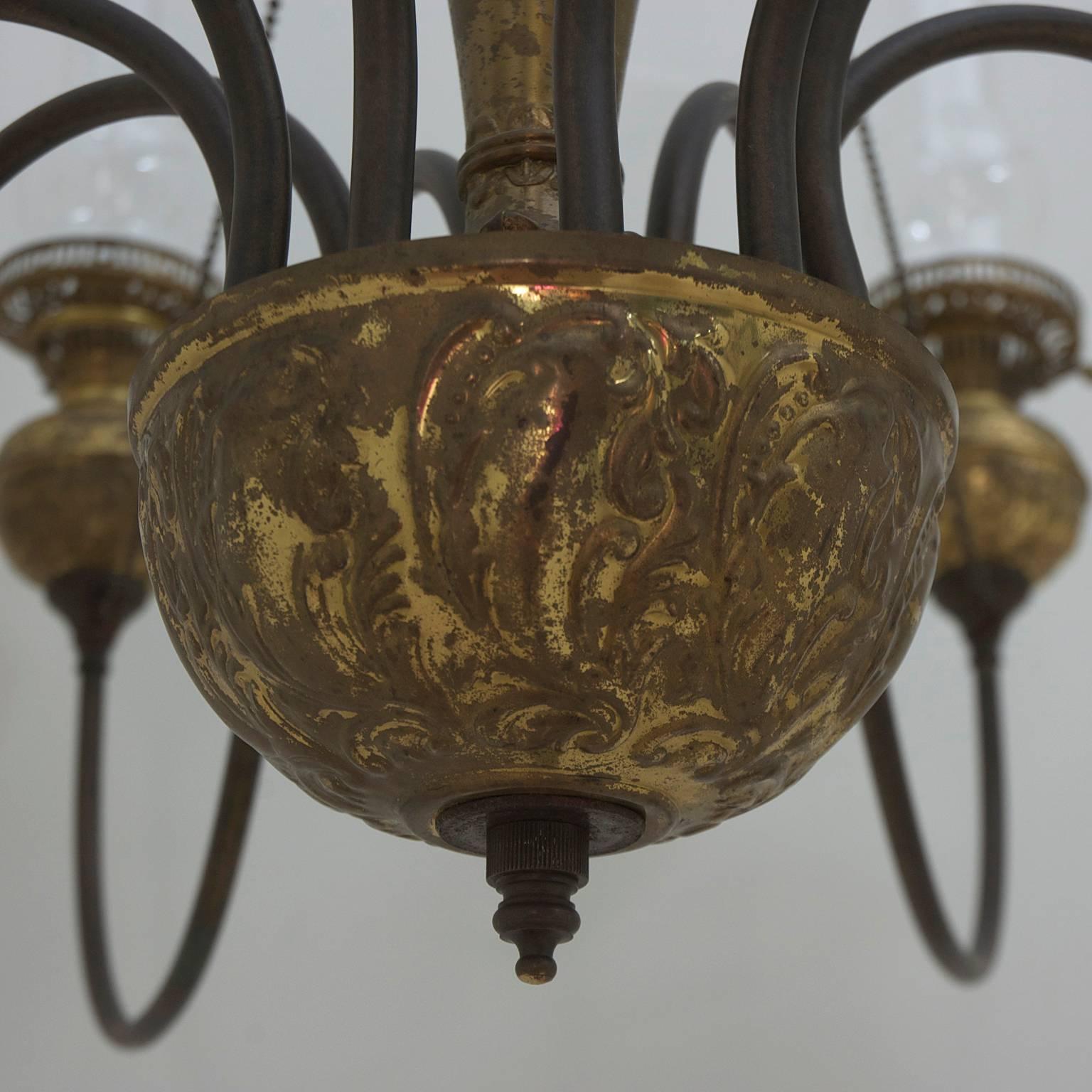 Hammered English Victorian Ten-Light Chandelier in Brass with Glass Chimneys, circa 1870