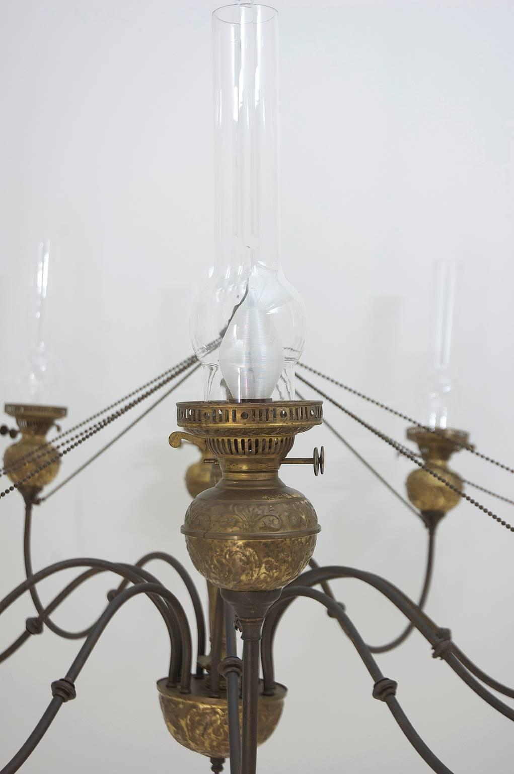 English Victorian Ten-Light Chandelier in Brass with Glass Chimneys, circa 1870 In Good Condition In Miami, FL