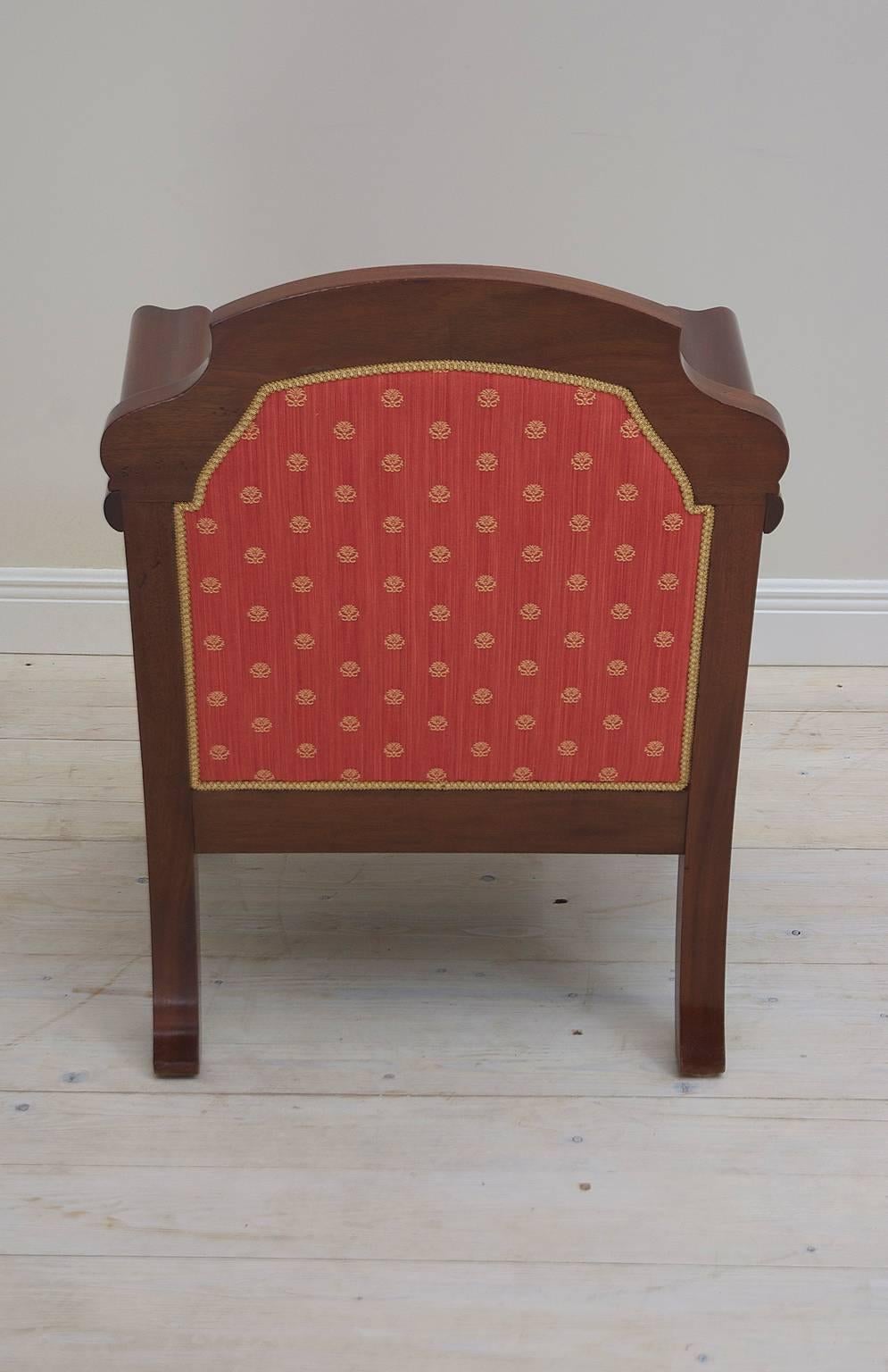 20ième siècle Paire de fauteuils club/ bergères danois Art Déco en acajou avec tapisserie, vers 1920 en vente