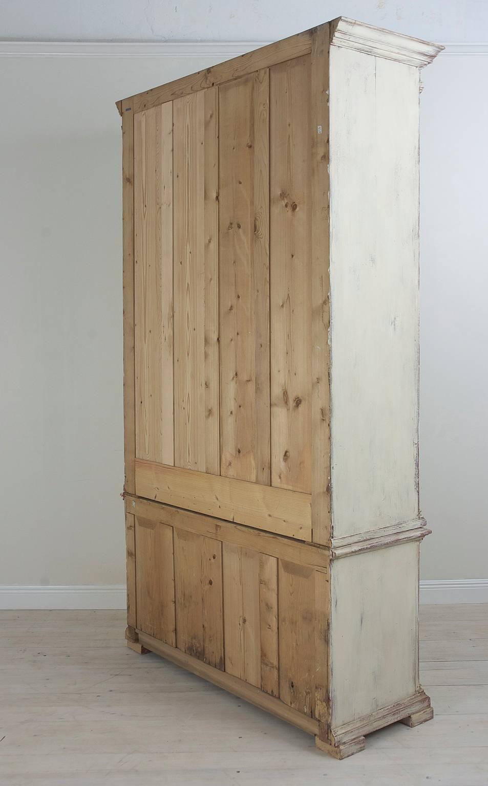 Painted Swedish Armoire with Raised Panels and Fluted Pilasters, circa 1850 4