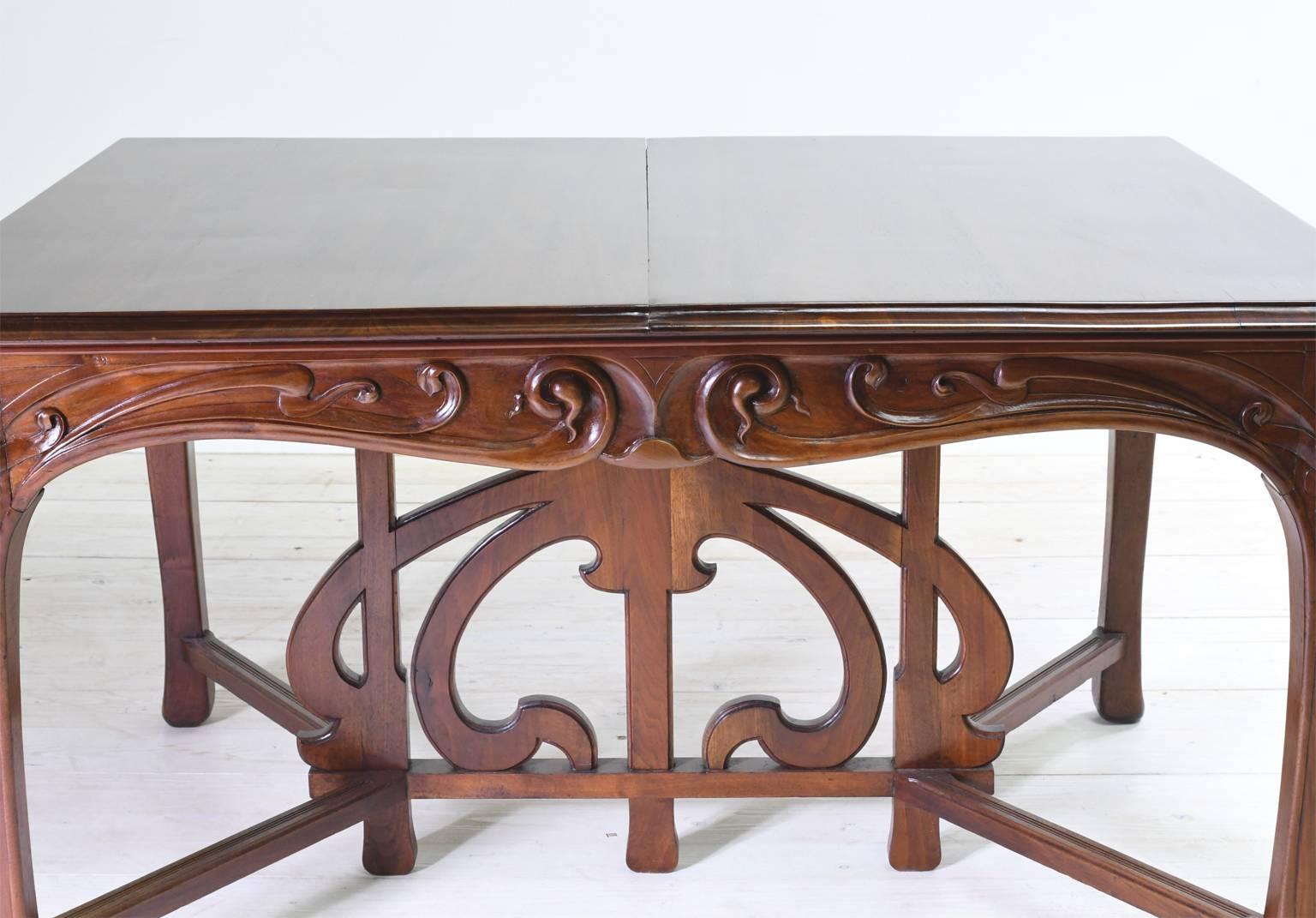 Art Nouveau Dining Suite with Six Chairs and Extension Table, France, circa 1900 In Good Condition In Miami, FL