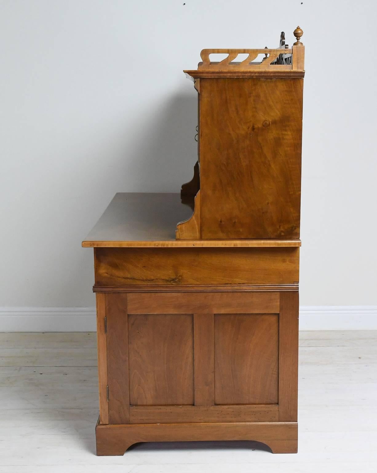 Art Nouveau Walnut Pedestal Desk with Upper Cabinet and Stained Glass, C. 1900 In Good Condition For Sale In Miami, FL