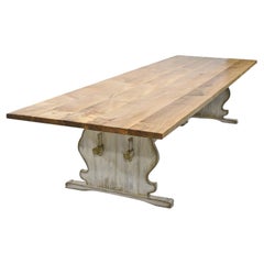 Table gustavienne Bonnin Ashley de 3,40 m sur mesure montrée avec tréteaux peints 