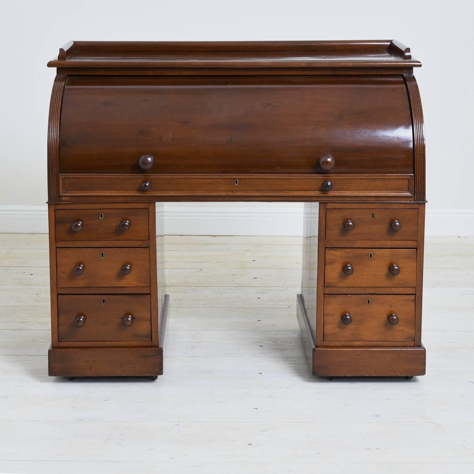 Mid-19th Century English Pedestal Desk in Mahogany with Cylinder Top, circa 1840