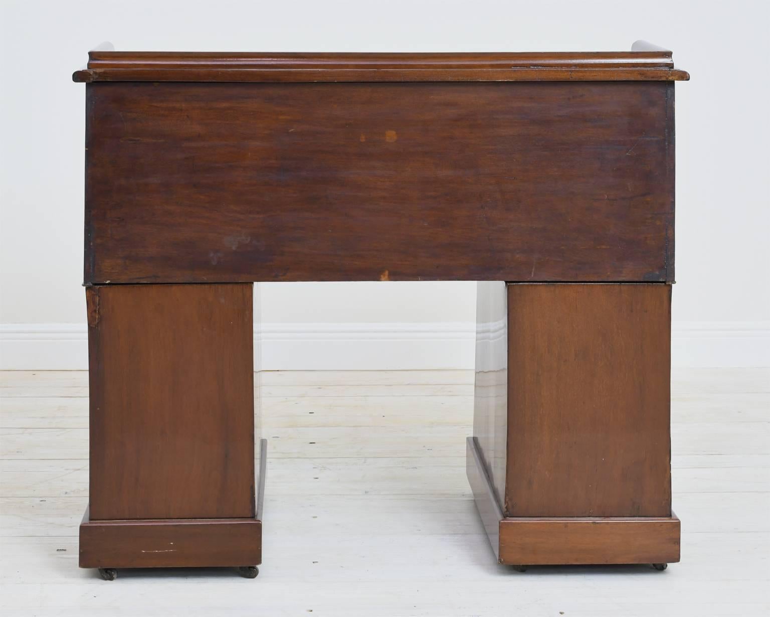 English Pedestal Desk in Mahogany with Cylinder Top, circa 1840 2