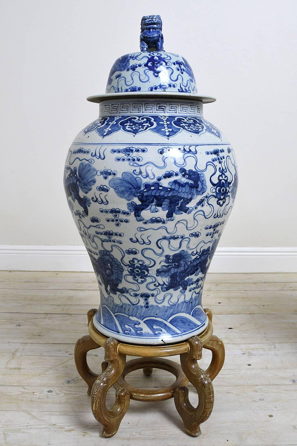 Hand-Painted Pair of 20th Century Chinese Blue and White Porcelain Urns with Lids on Stands