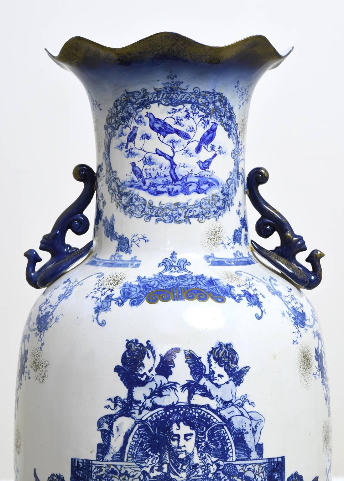 A very beautiful and decorative white porcelain urn with hand-painted cobalt blue embellishments. China, late 20th century. 

Measures: 13 1/2