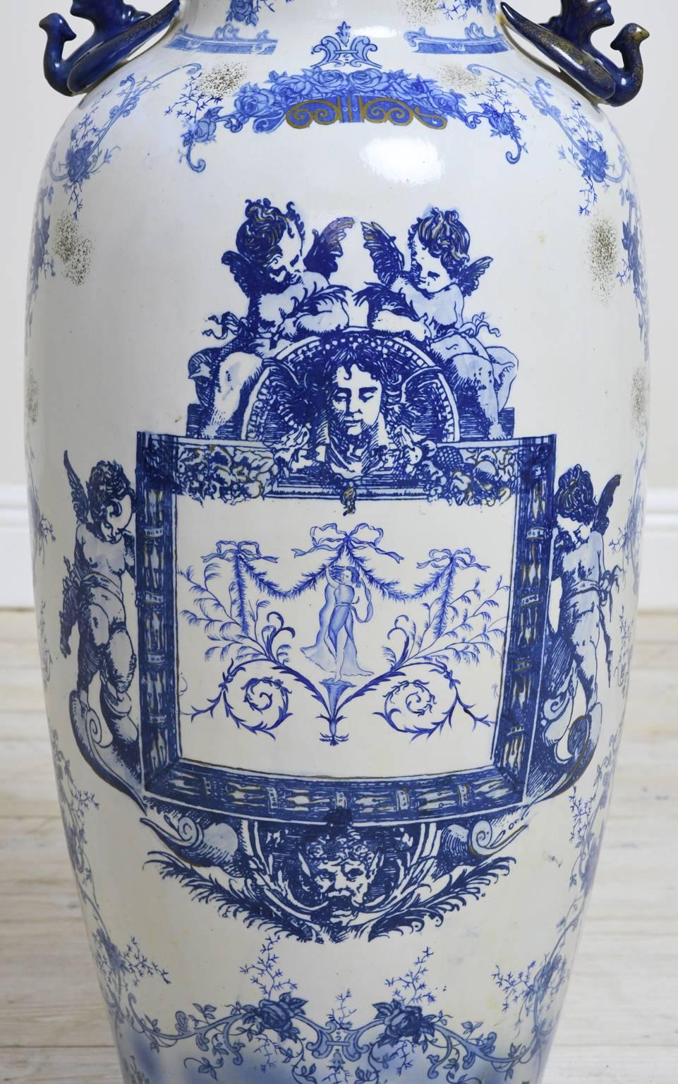 Chinese Export 20th Century Decorative Blue and White Chinese Porcelain Export Urn