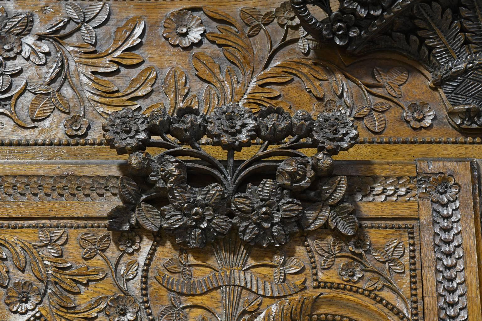 Francese Buffet matrimoniale francese a Deux-Corps in Oak intagliato della Normandia, circa 1800 in vendita