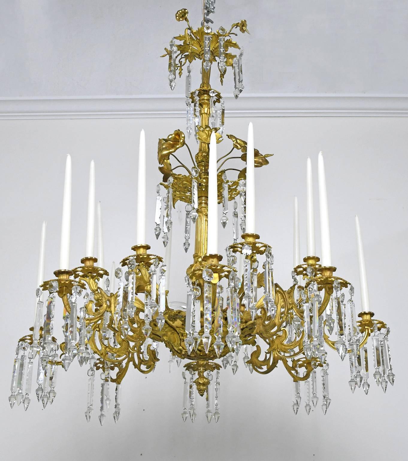 French Rococo Style Bronze Doré Chandelier with 16 Candles & 6 lights, ca 1840 In Good Condition In Miami, FL