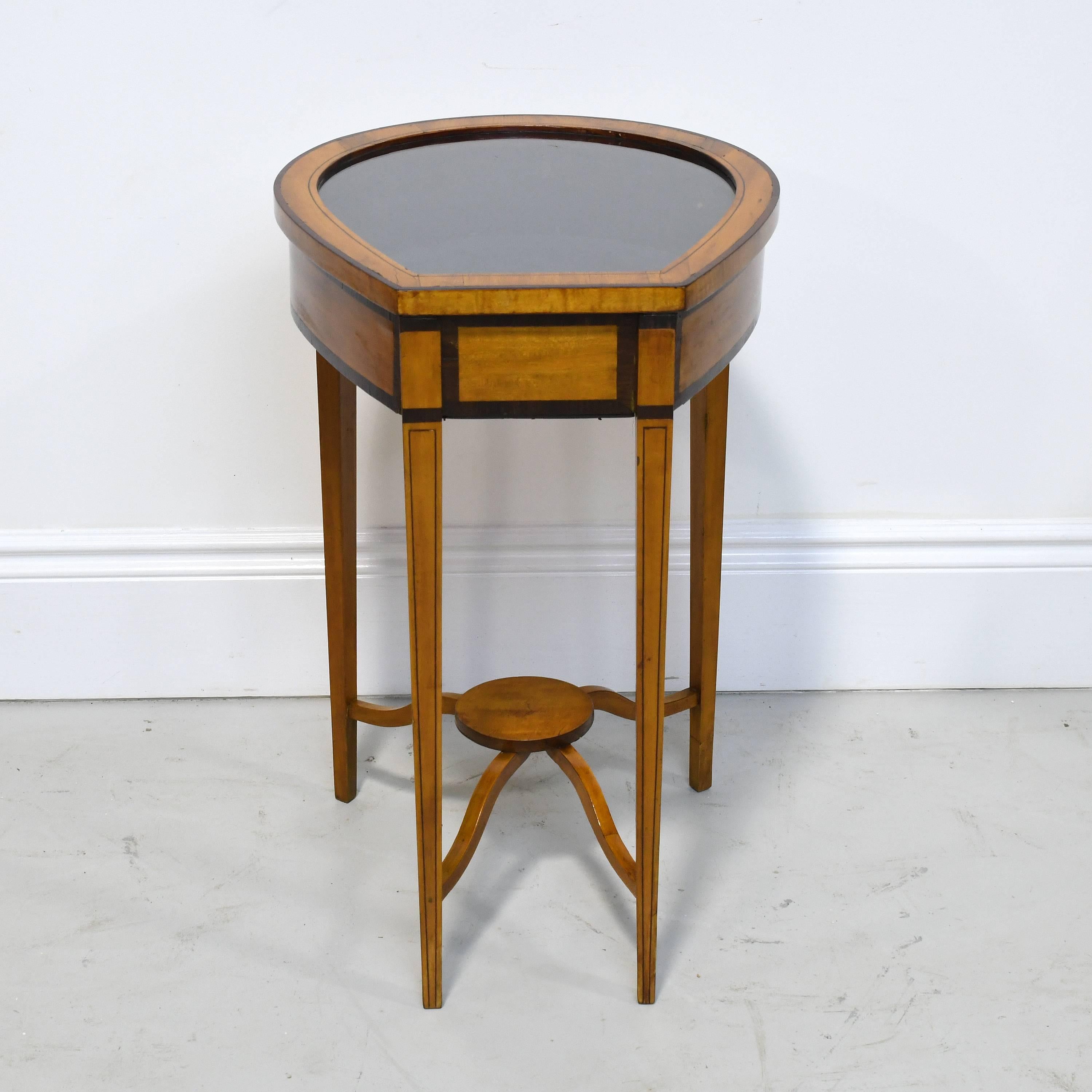 English Pair of Edwardian Satinwood, Parcel-Ebonized Curio Tables, circa 1900 For Sale