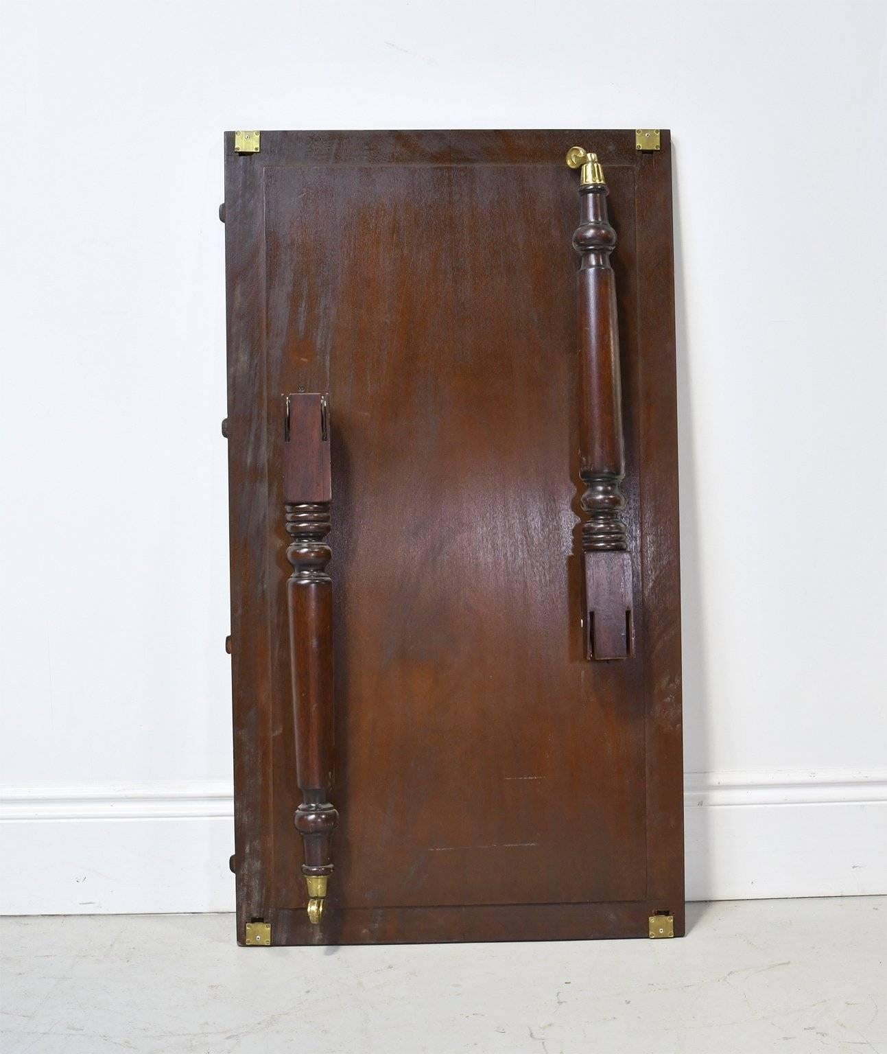 19th Century American Federal Banquet Dining Table with Extension Leaves Seats 18, circa 1850 For Sale