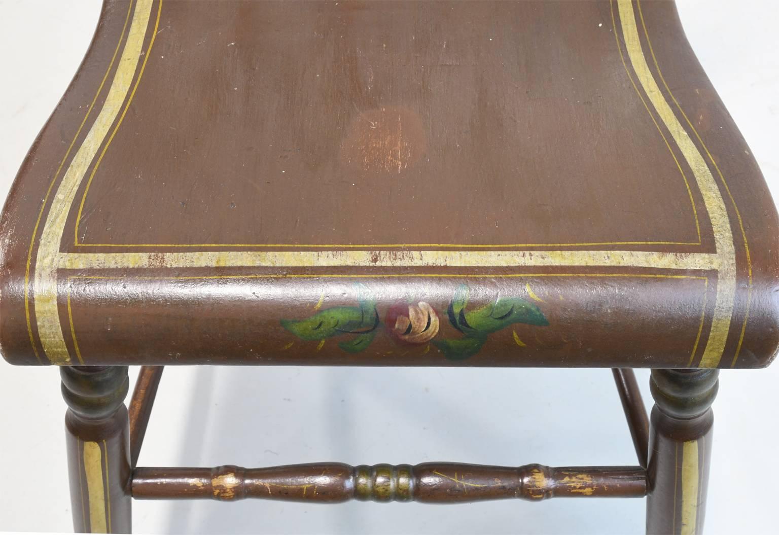 Set of Six Pennsylvania 1/2 Spindle Back Plank Seat Kitchen Chairs, circa 1870 In Good Condition In Miami, FL
