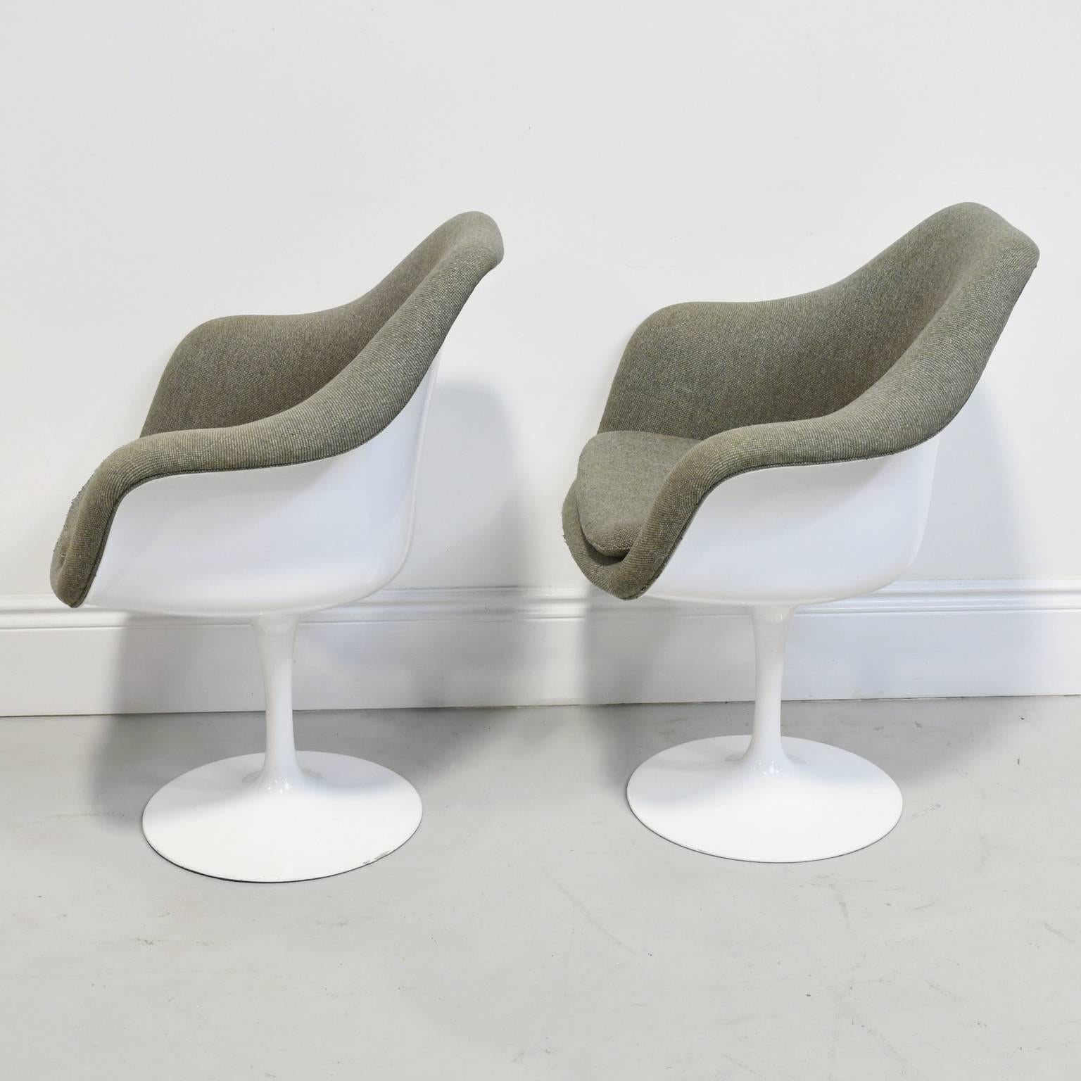 Modern Pair of Vintage Knoll Eero Saarinen Fully Upholstered Tulip Swivel Chairs 