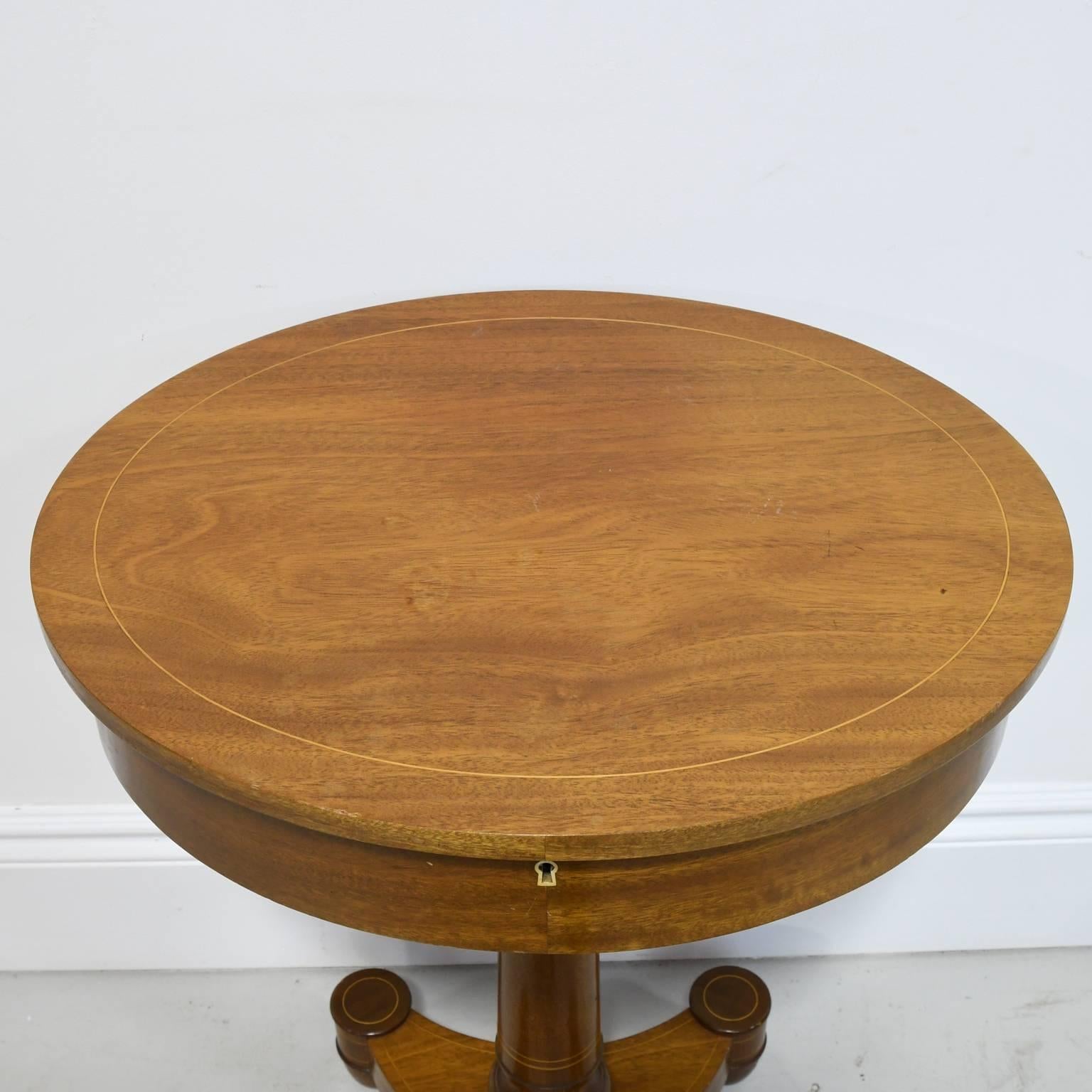 Scandinavian Late 19th Century Oval Sewing Table in Light Mahogany with Line Inlays