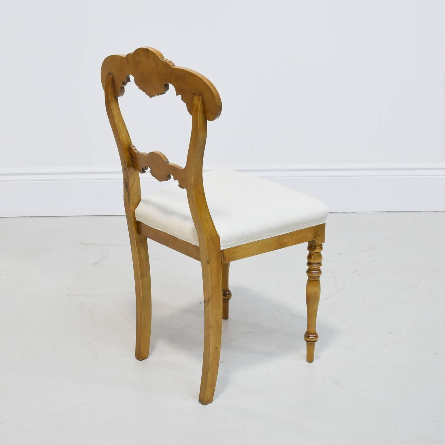 Satz von sechs Karl Johan-Esszimmerstühlen aus Birkenholz mit gepolsterten Sitzen, 19. Jahrhundert im Angebot 1