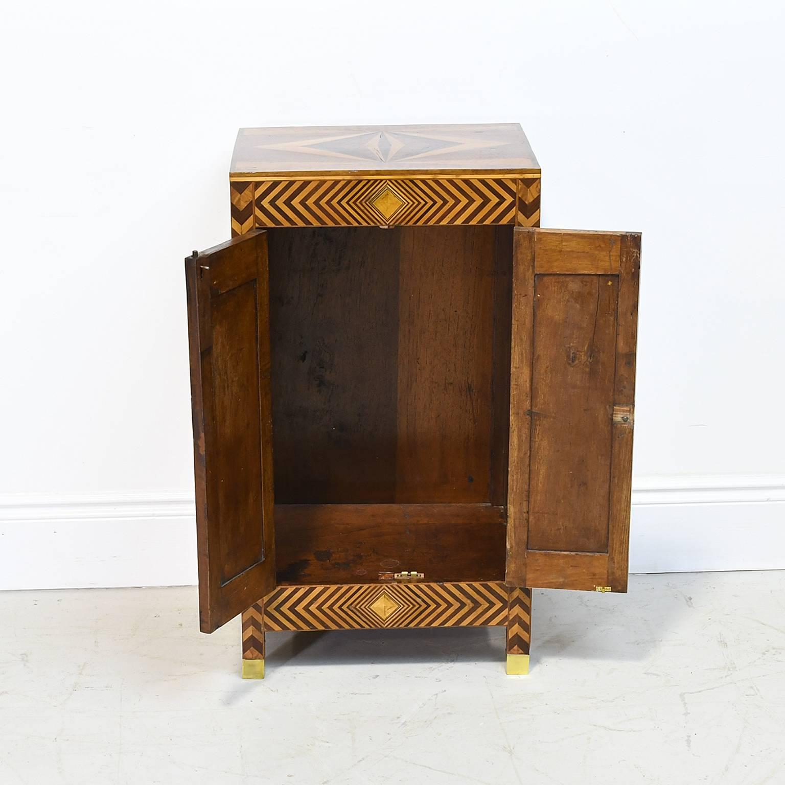 American Art Deco Cabinet with Marquetry Inlays, circa 1920s In Good Condition In Miami, FL