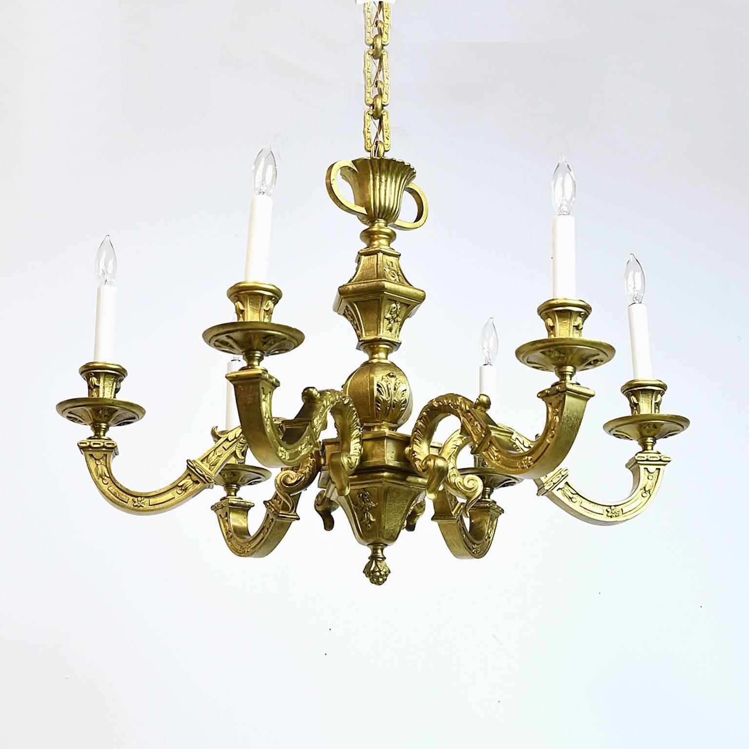 A beautiful and decorative cast bronze 6 light chandelier from the Belle Époque period with original doré or gold and gilt cream finish, from France or Belgium, circa 1900. Designed for electric use, it has been re-wired to American standards, using