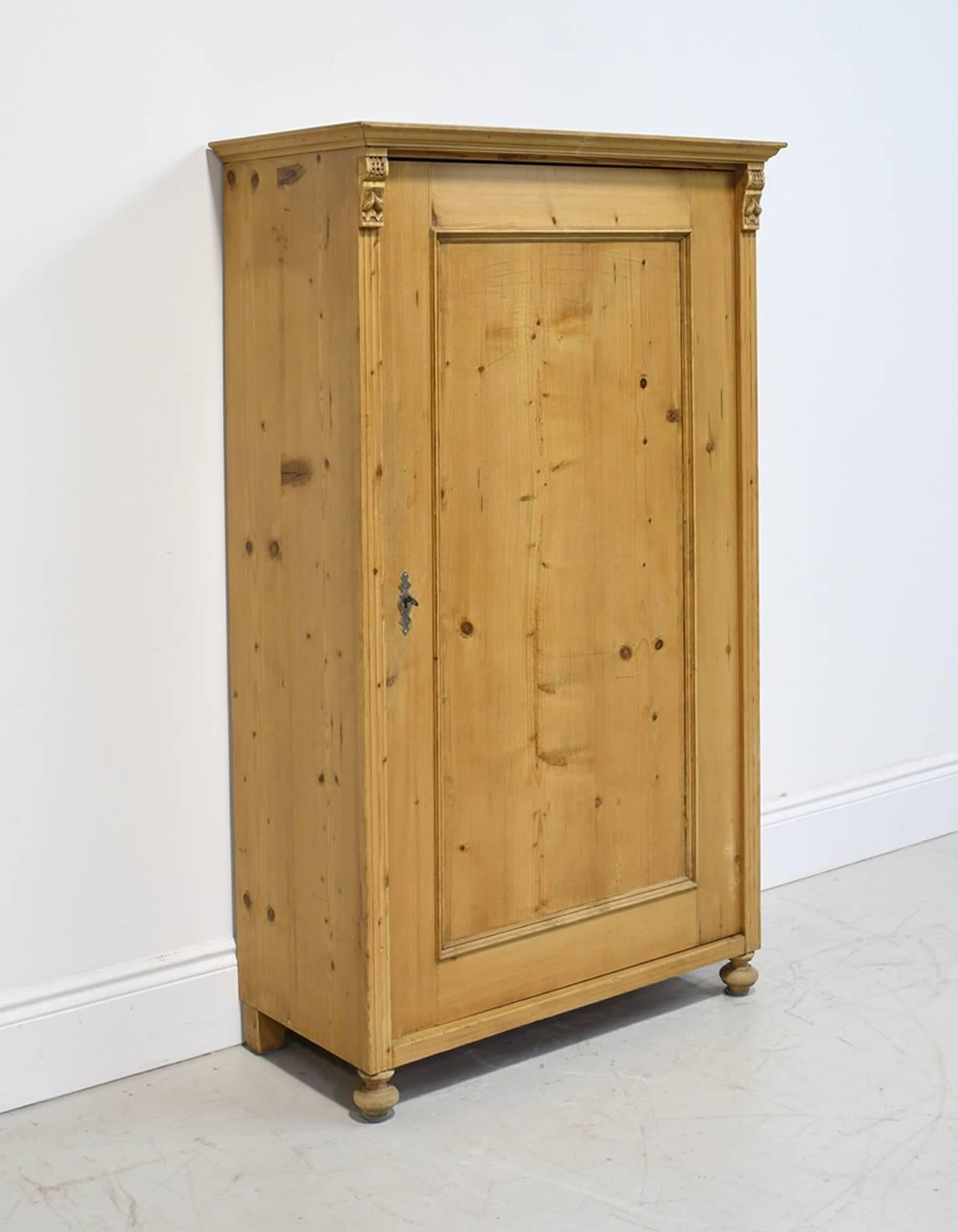 Small 19th Century Austrian Armoire in Pine In Good Condition In Miami, FL