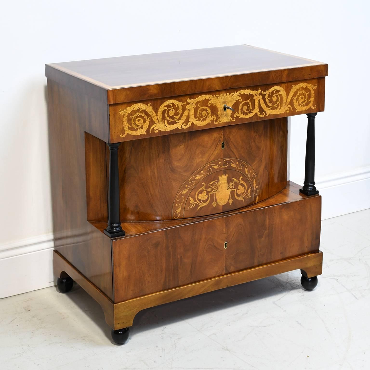 German 19th Century Biedermeier Chest of Drawers in Mahogany with Marquetry Inlays
