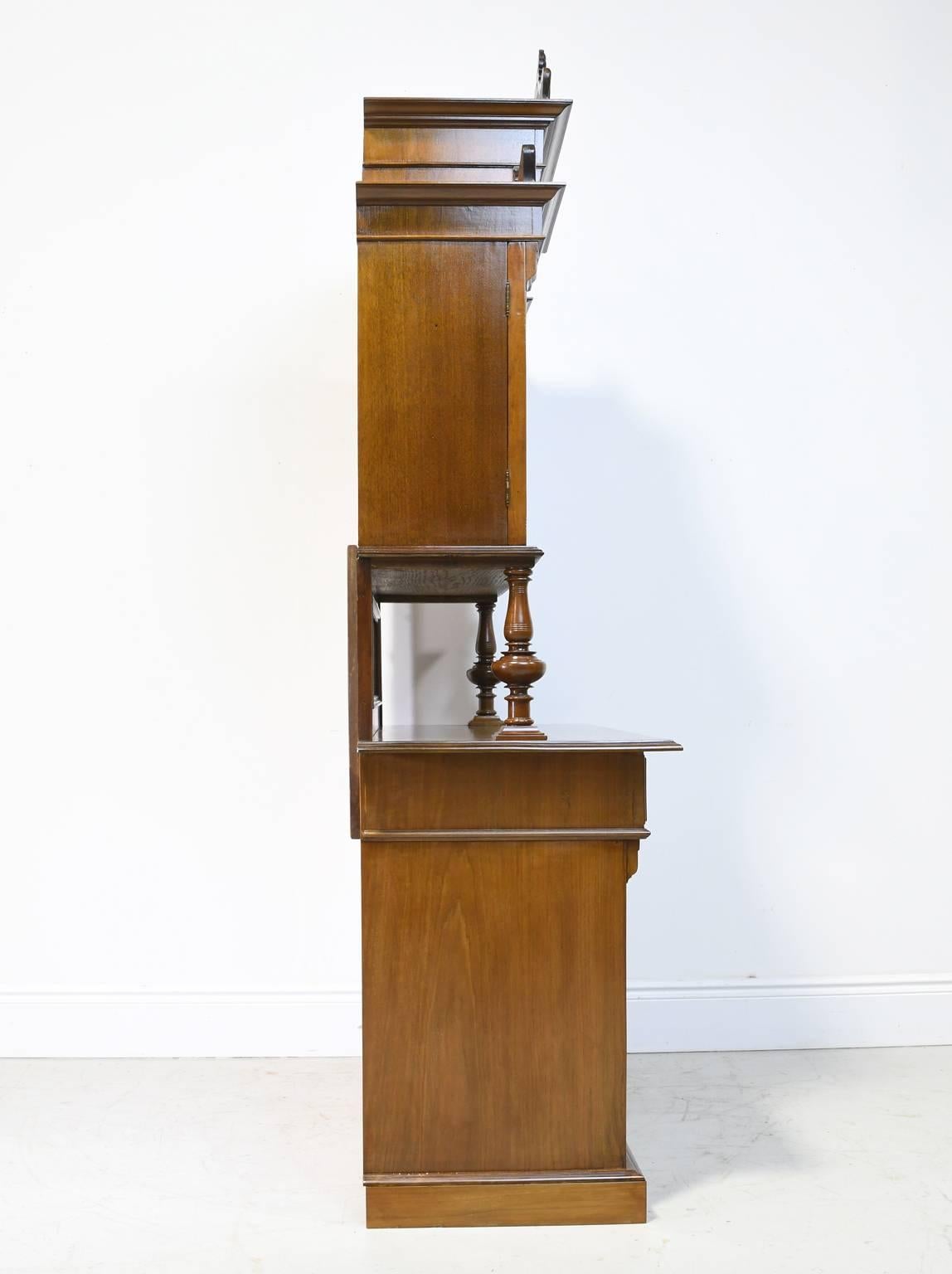 Francese Credenza o mobile da bar in stile Art Nouveau dei primi del Novecento in noce francese in vendita