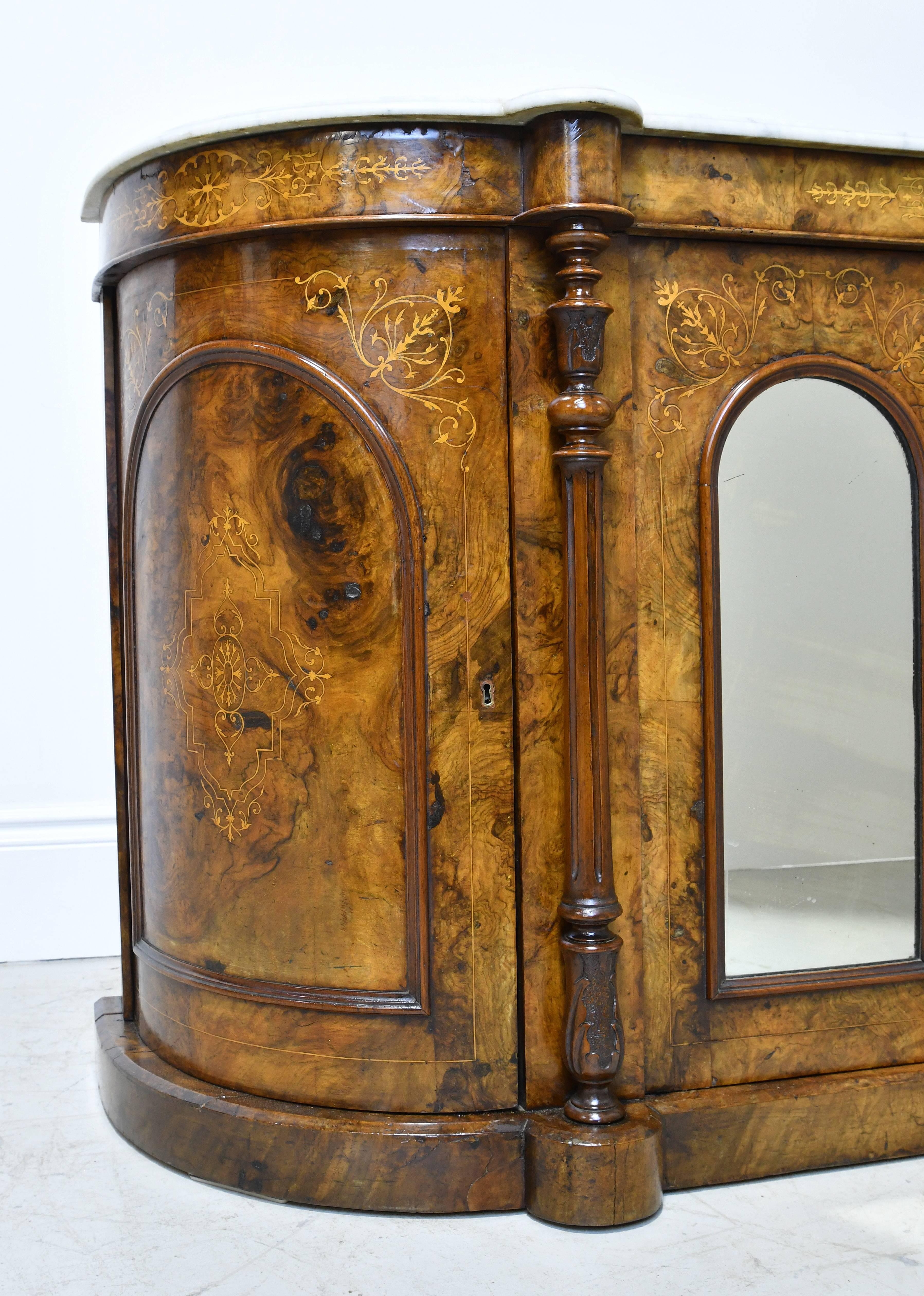 19th Century English Sideboard in Burl Walnut with Marquetry withMarble Top In Good Condition In Miami, FL