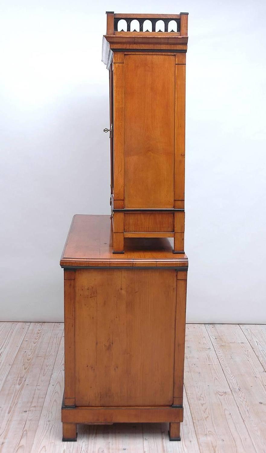  Austrian Biedermeier Cupboard/Bar Cabinet in Cherrywood with Vitrine, c. 1820 For Sale 1