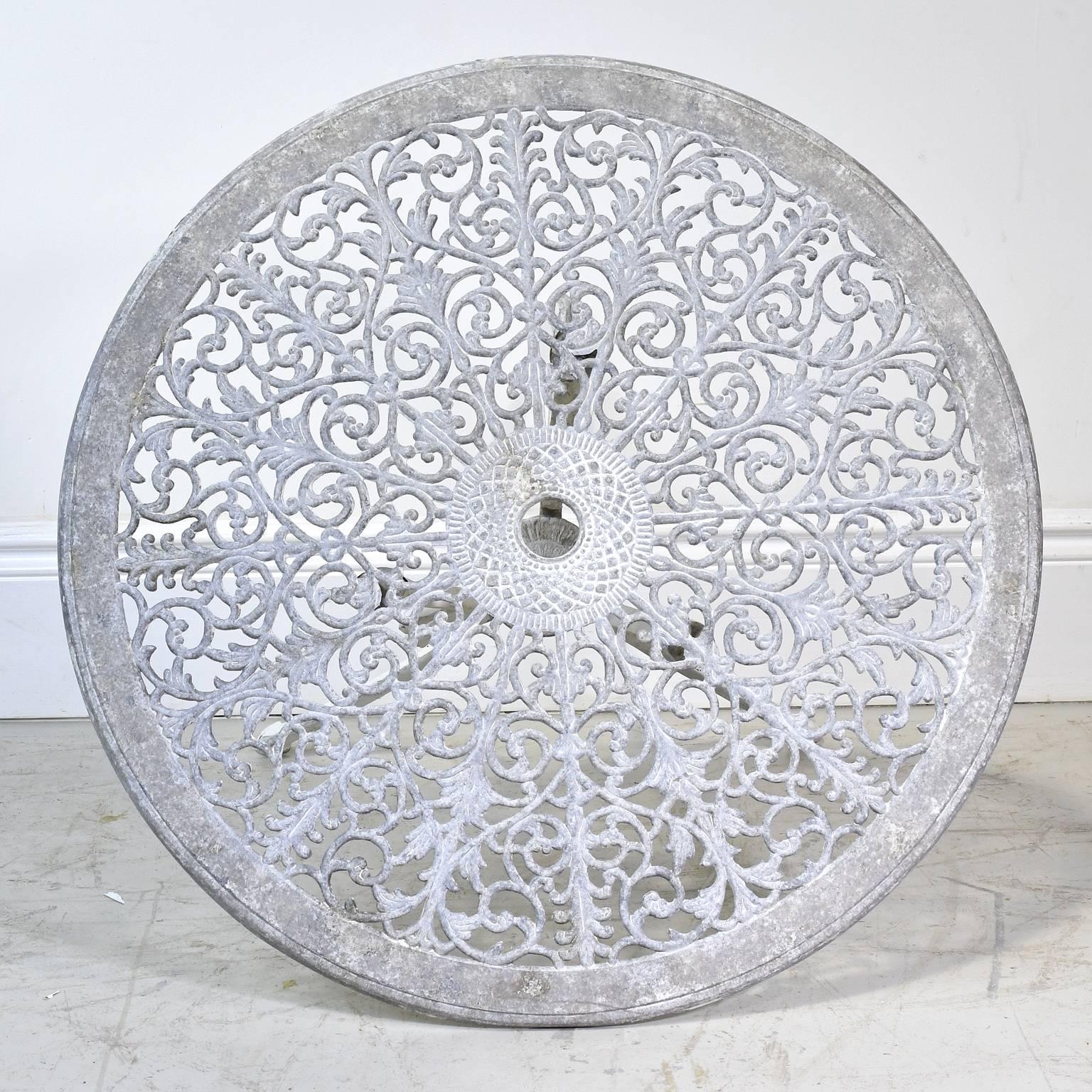 Victorian Vintage Garden/Bistro Table in Painted Aluminum with Round Top and Tripod Base
