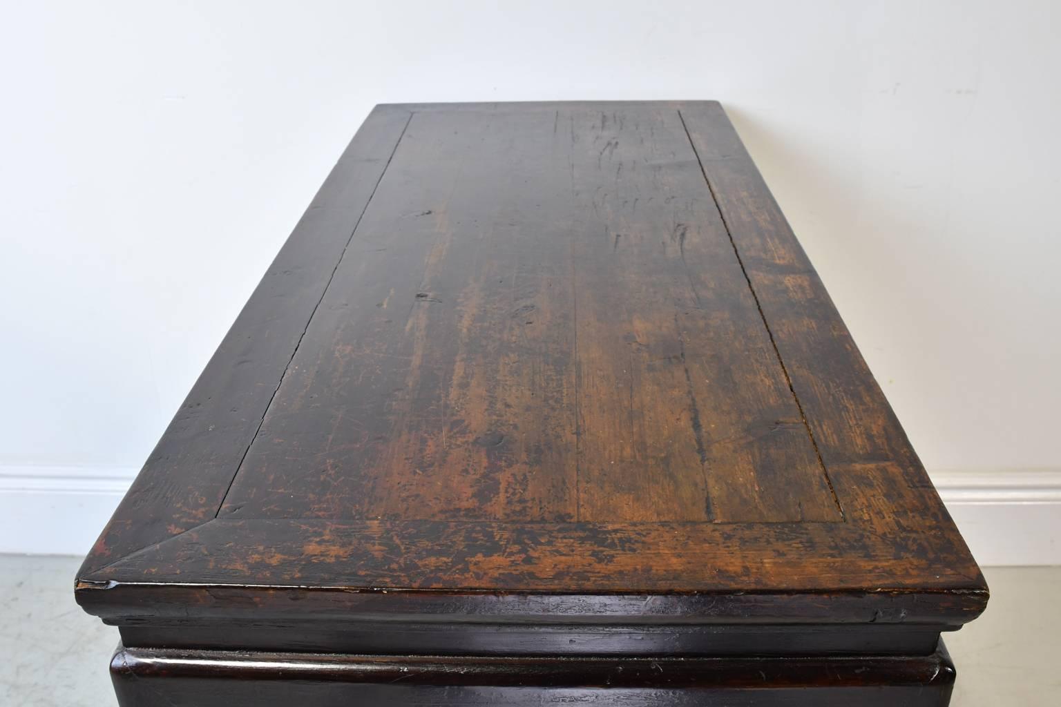 Elm 19th Century Qing Dynasty Chinese Sofa Table with Black Lacquer & Three Drawers For Sale