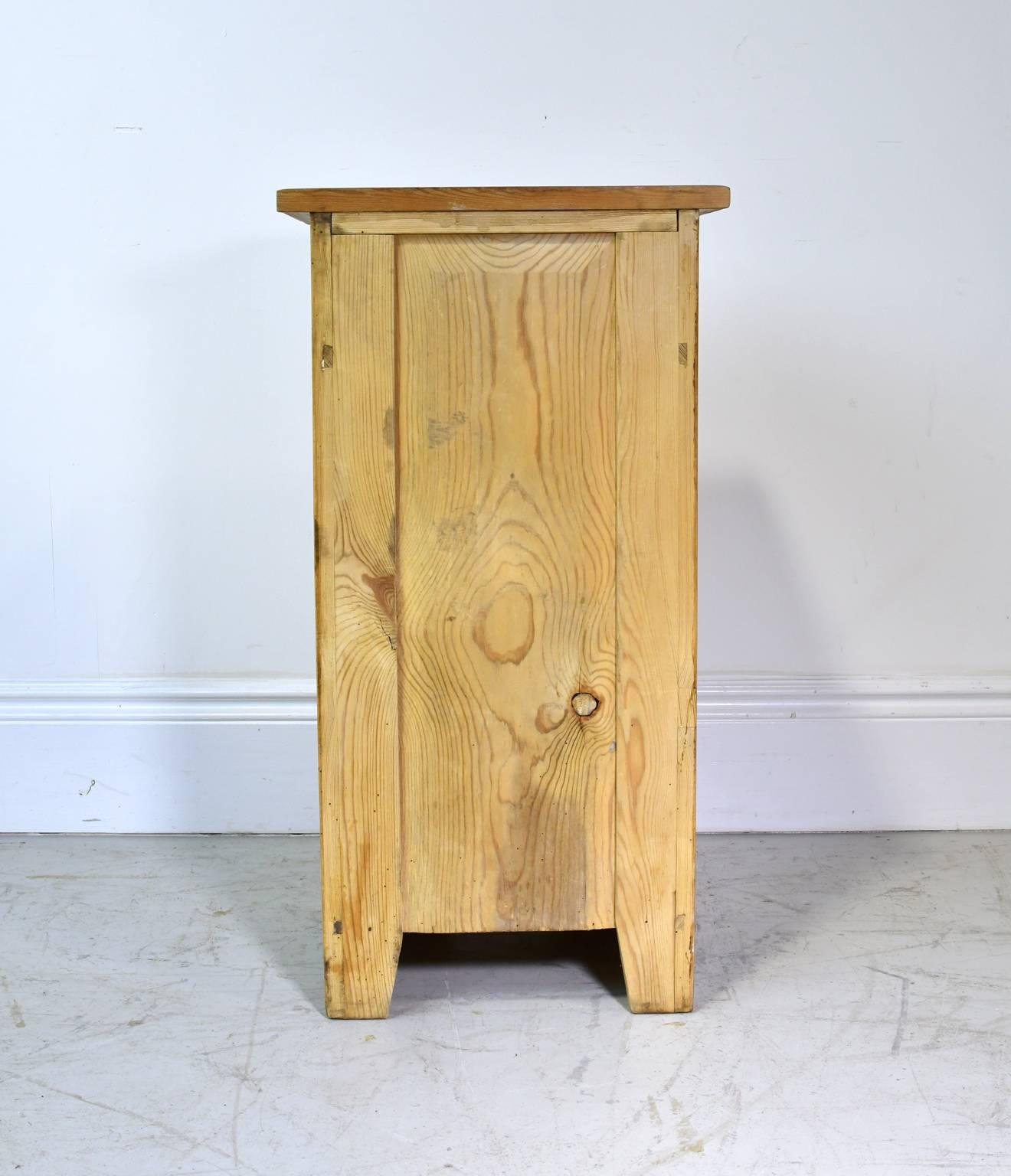 Nightstand or Pot Cupboard in Pine, Northern Europe, circa 1920 In Good Condition In Miami, FL