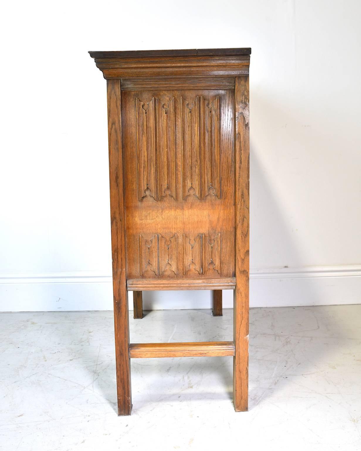 Arts and Crafts Early 20th Century Arts & Crafts Bar Cabinet in Oak with Carved Panels For Sale