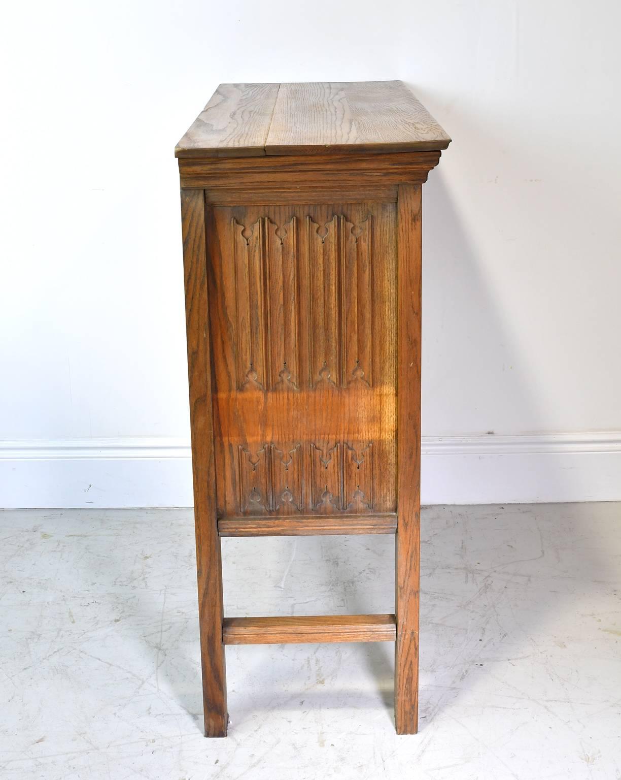 English Early 20th Century Arts & Crafts Bar Cabinet in Oak with Carved Panels For Sale