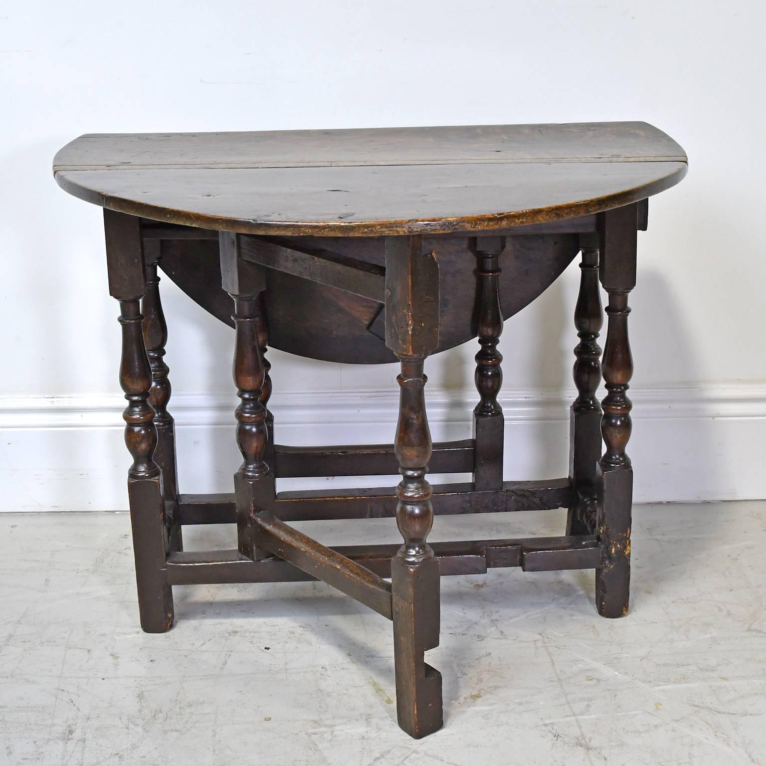Baroque 18th Century Small Gate-leg Dining or Sofa Table in Oak