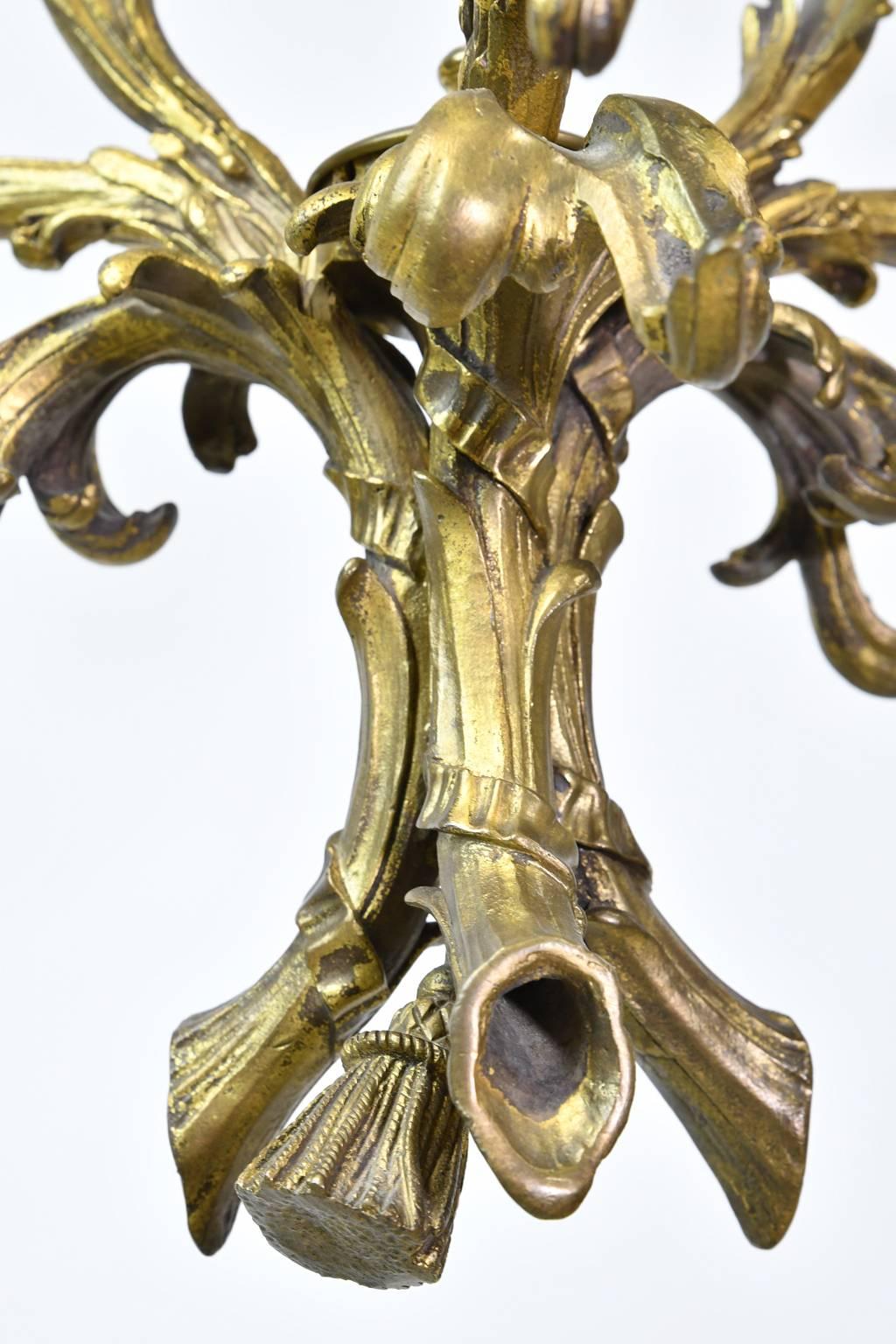 Early 20th Century, French Rococo Style Three-Light Chandelier in Bronze Doré For Sale 1