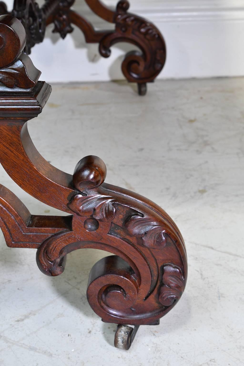 New York Meeks & Sons Writing Table in Plum Mahogany with Leather, circa 1840 In Good Condition For Sale In Miami, FL