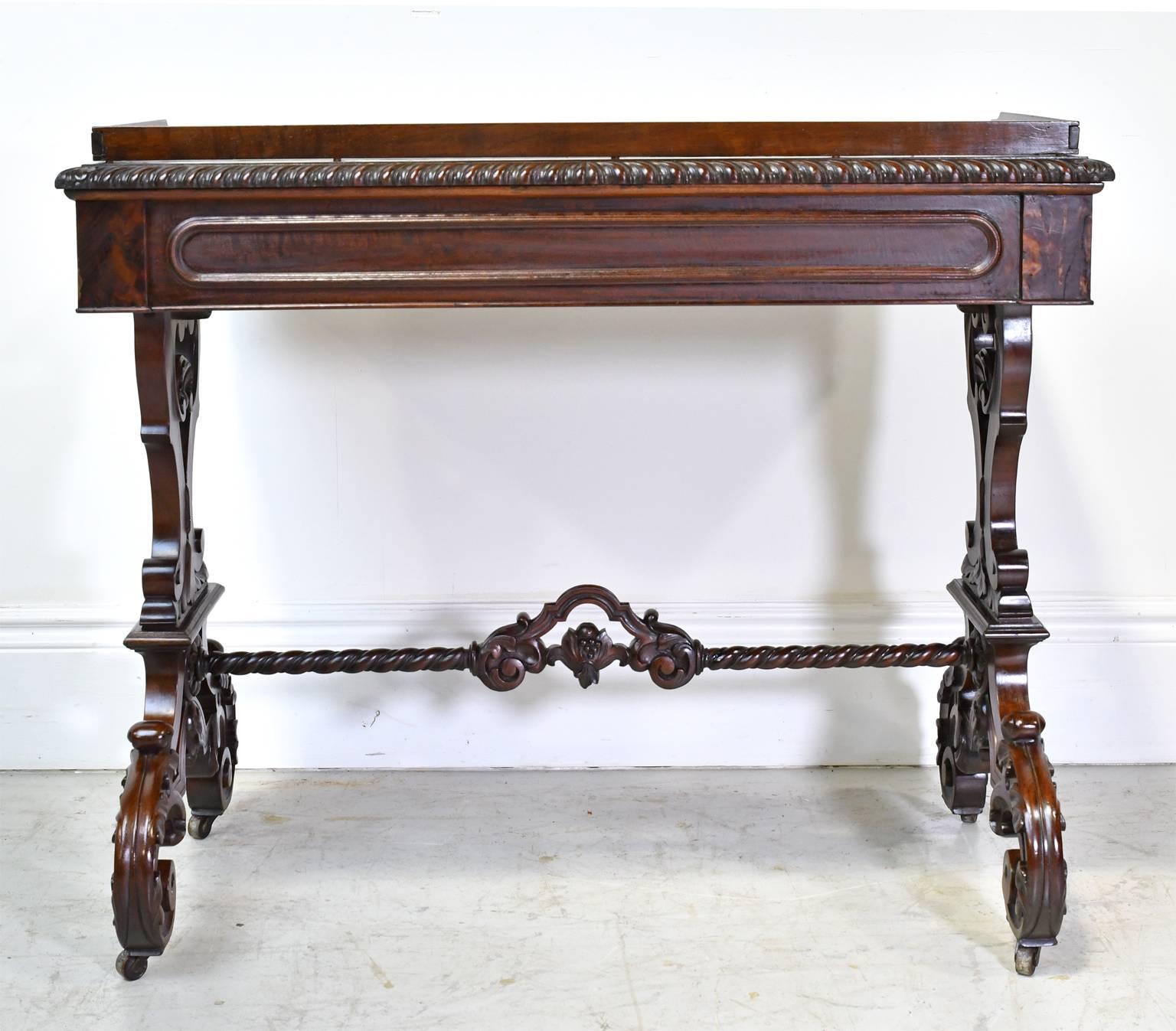 New York Meeks & Sons Writing Table in Plum Mahogany with Leather, circa 1840 For Sale 3