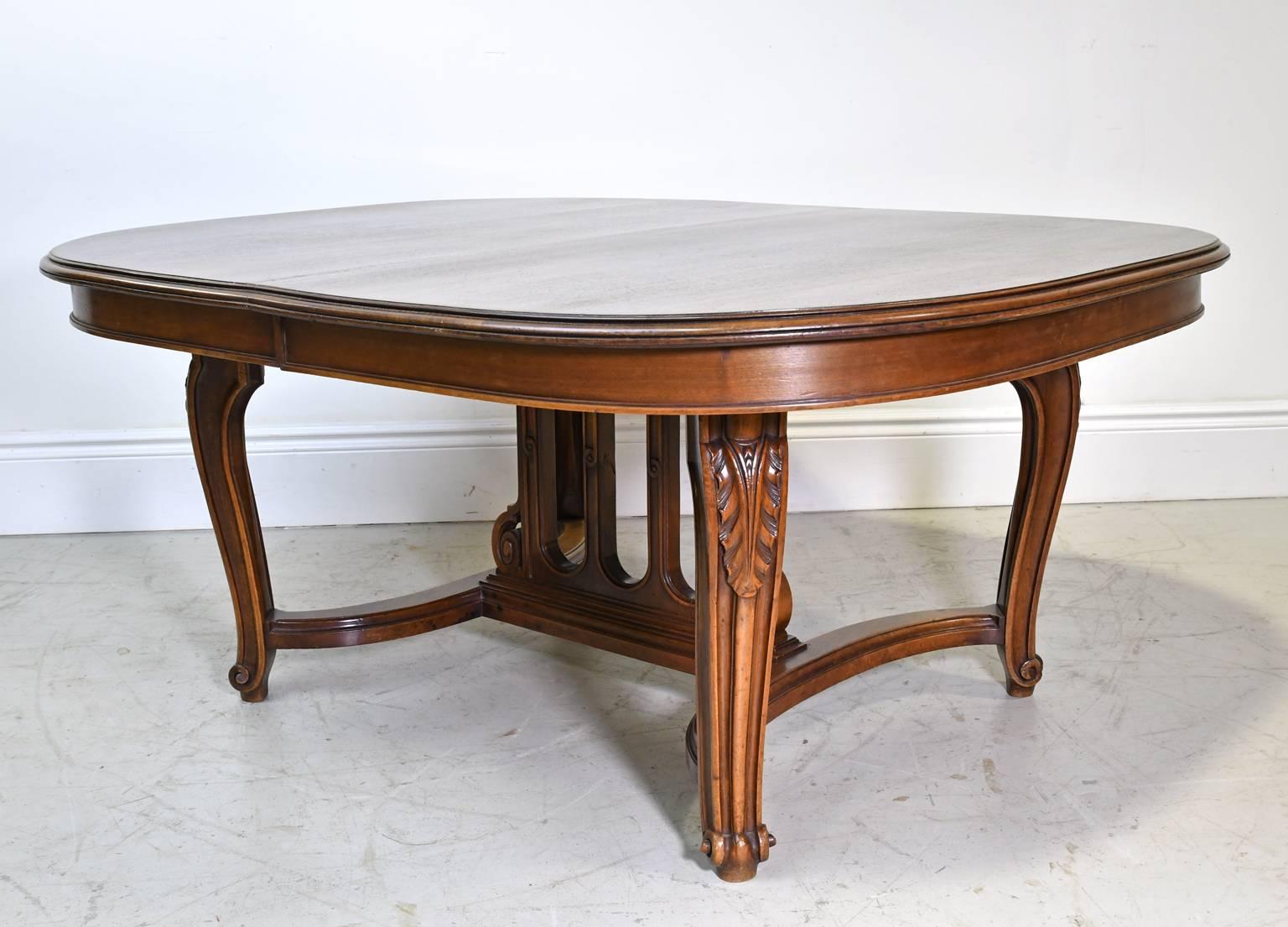 19th Century, French Belle Époque Coffee Table in Walnut For Sale 1