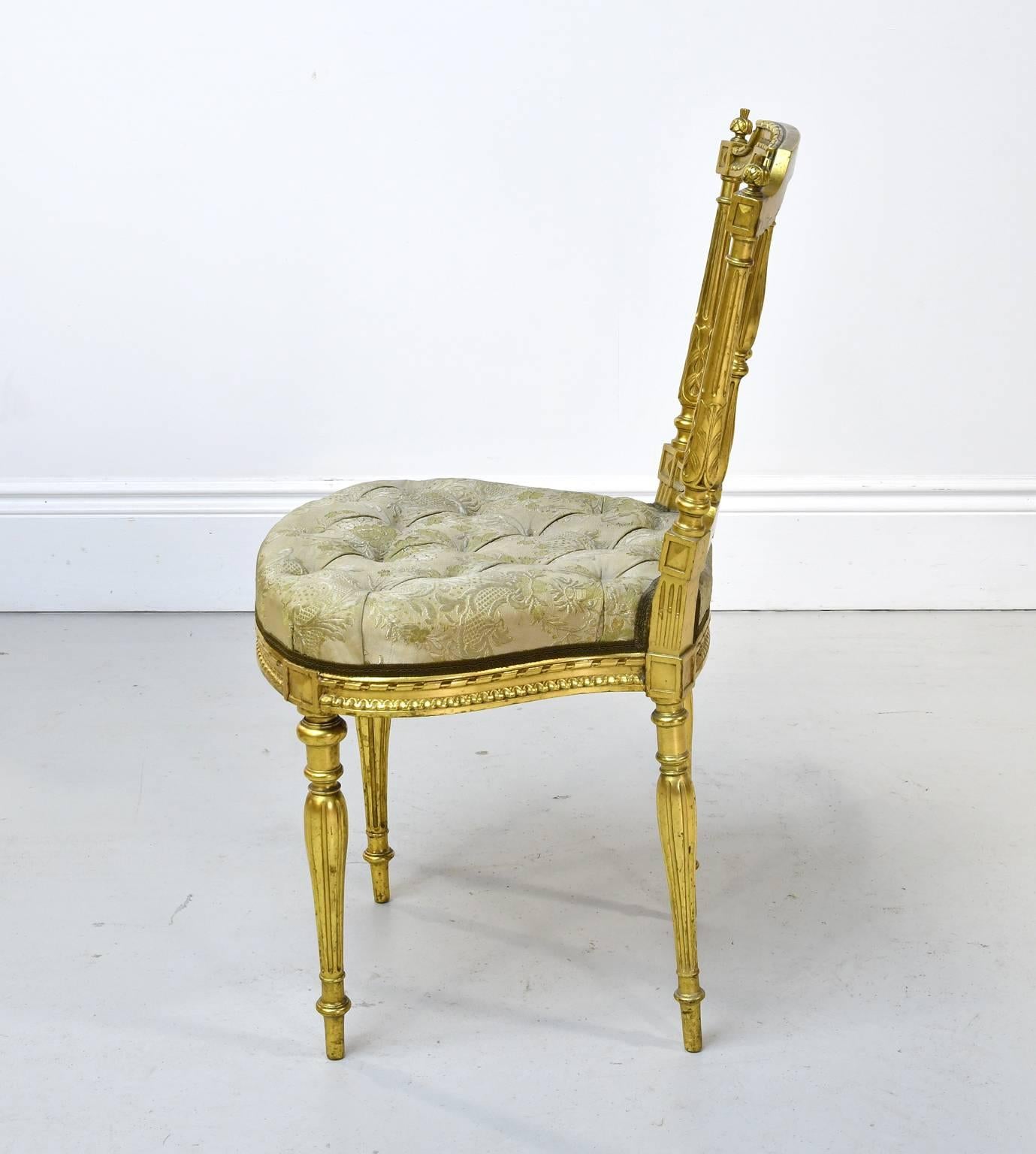 Belle Époque Französisch Louis XVI Stil vergoldeter Stuhl mit gepolstertem Sitz, um 1900  (Louis XVI.) im Angebot