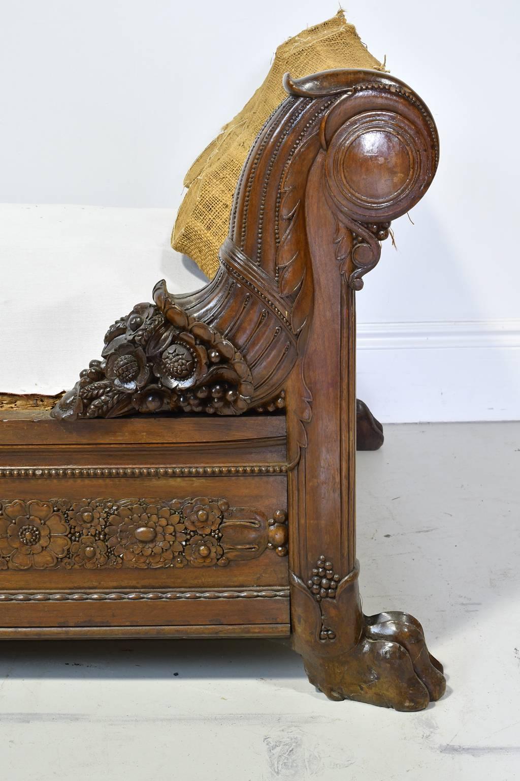 Late 18th Century French Directoire Daybed in Carved Mahogany In Good Condition In Miami, FL