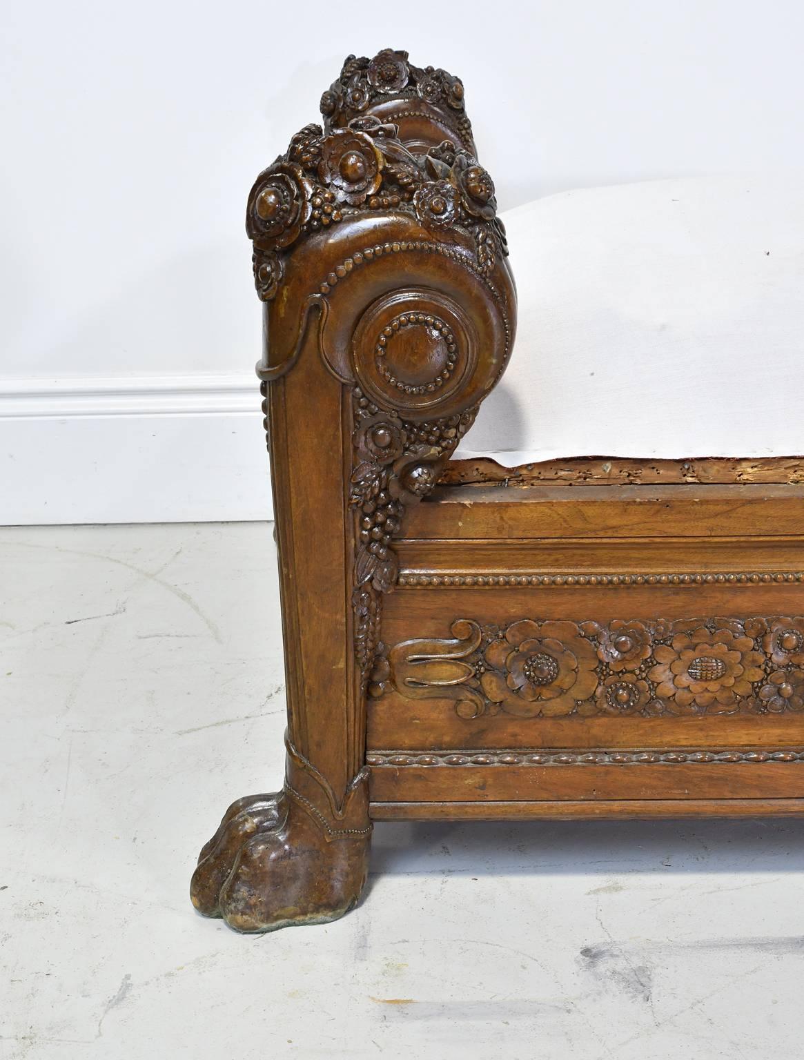 Late 18th Century French Directoire Daybed in Carved Mahogany 2