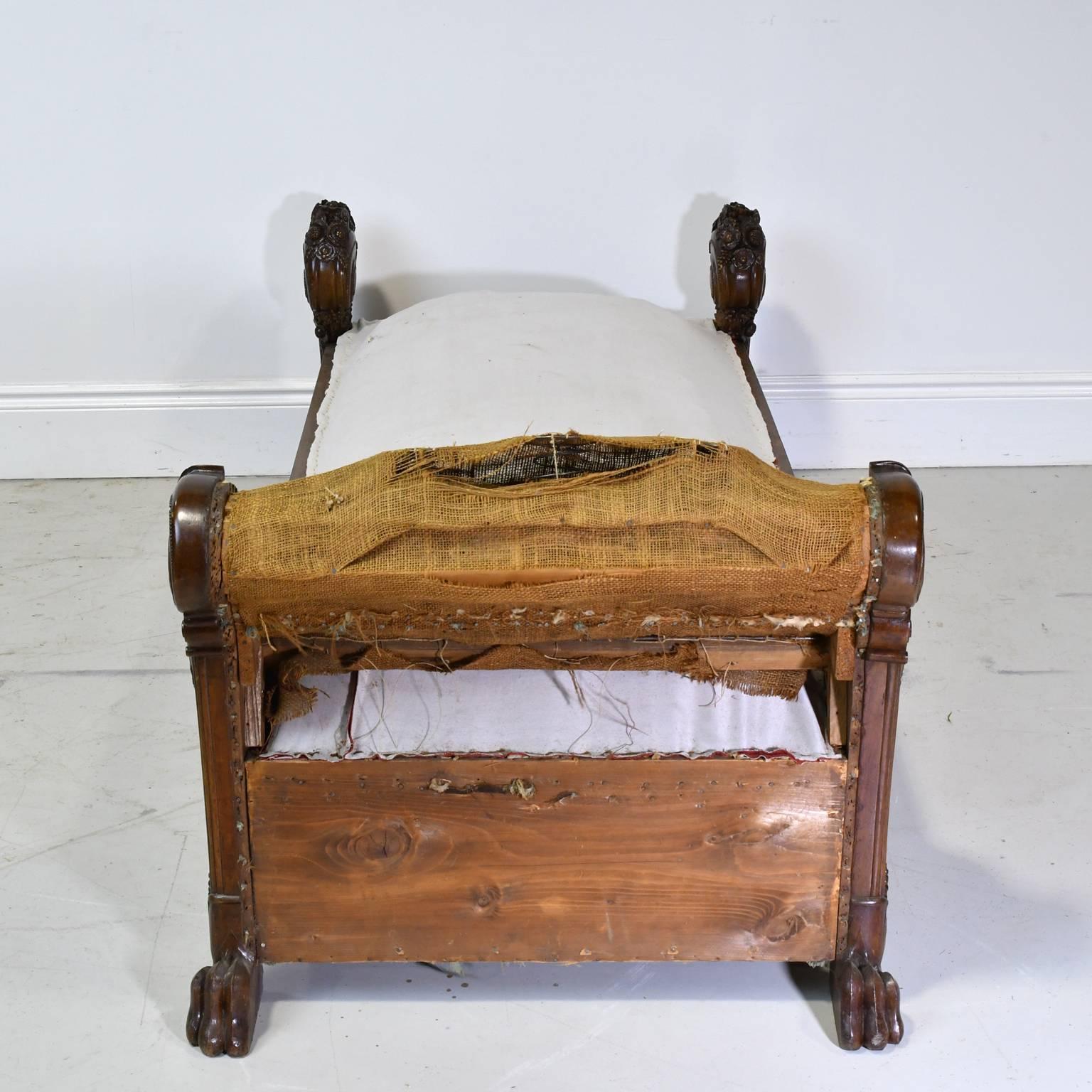 Late 18th Century French Directoire Daybed in Carved Mahogany 4