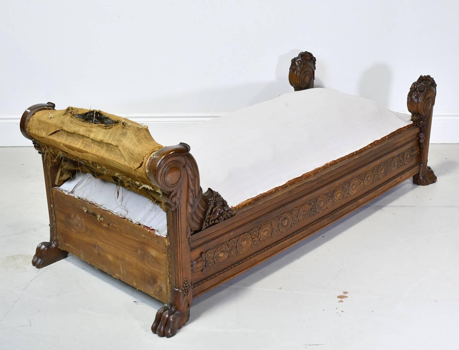 Late 18th Century French Directoire Daybed in Carved Mahogany 5