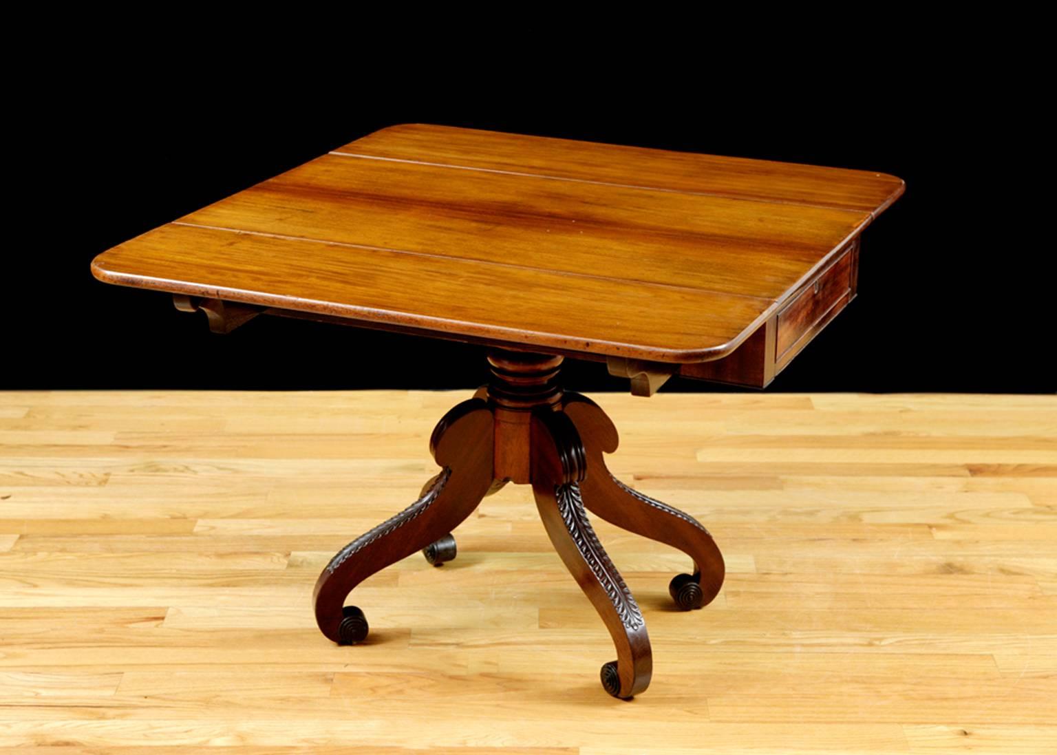 George III Antique English Breakfast Table in Mahogany with Drop Leaves on Center Pedestal For Sale