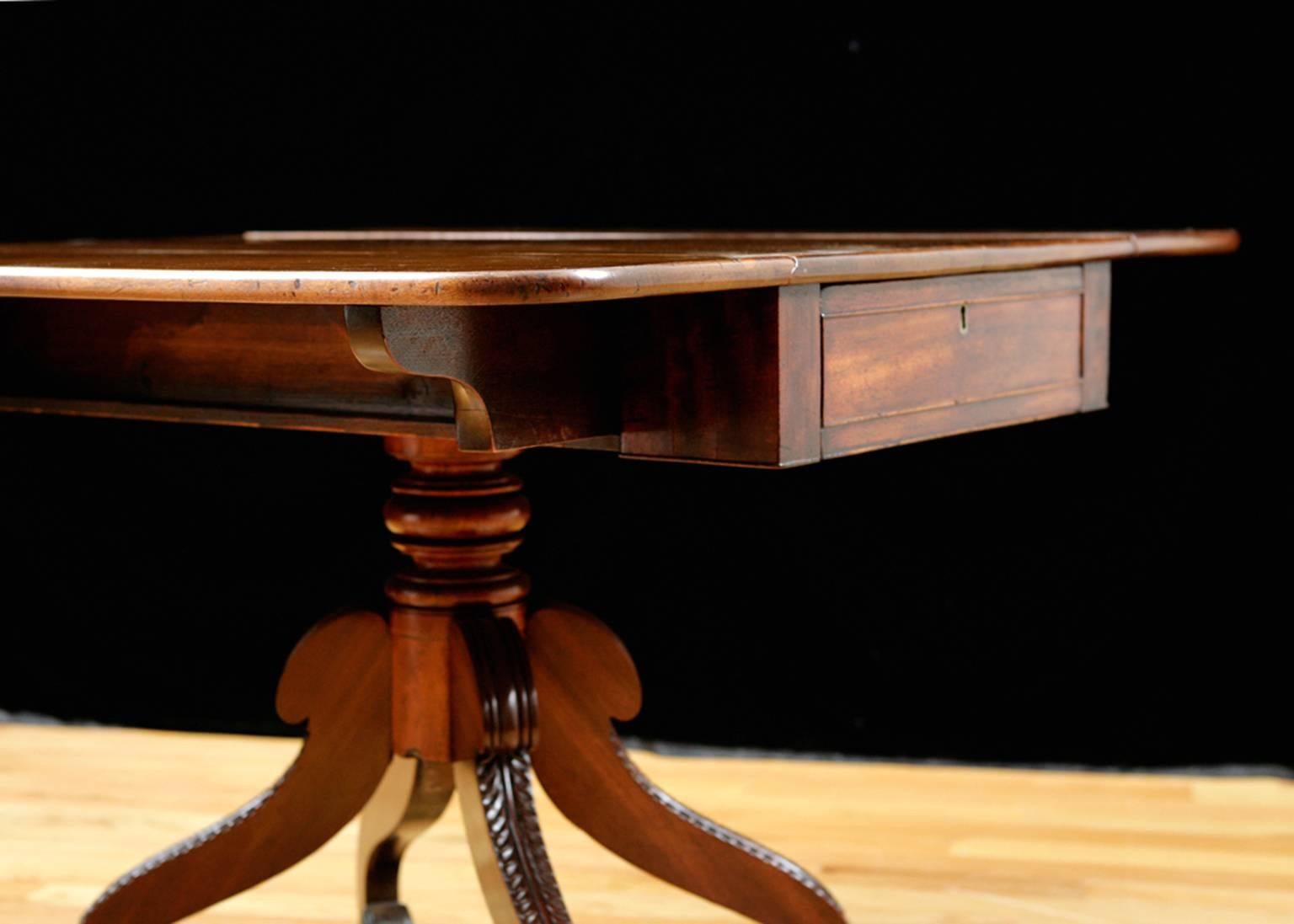 Polished Antique English Breakfast Table in Mahogany with Drop Leaves on Center Pedestal For Sale