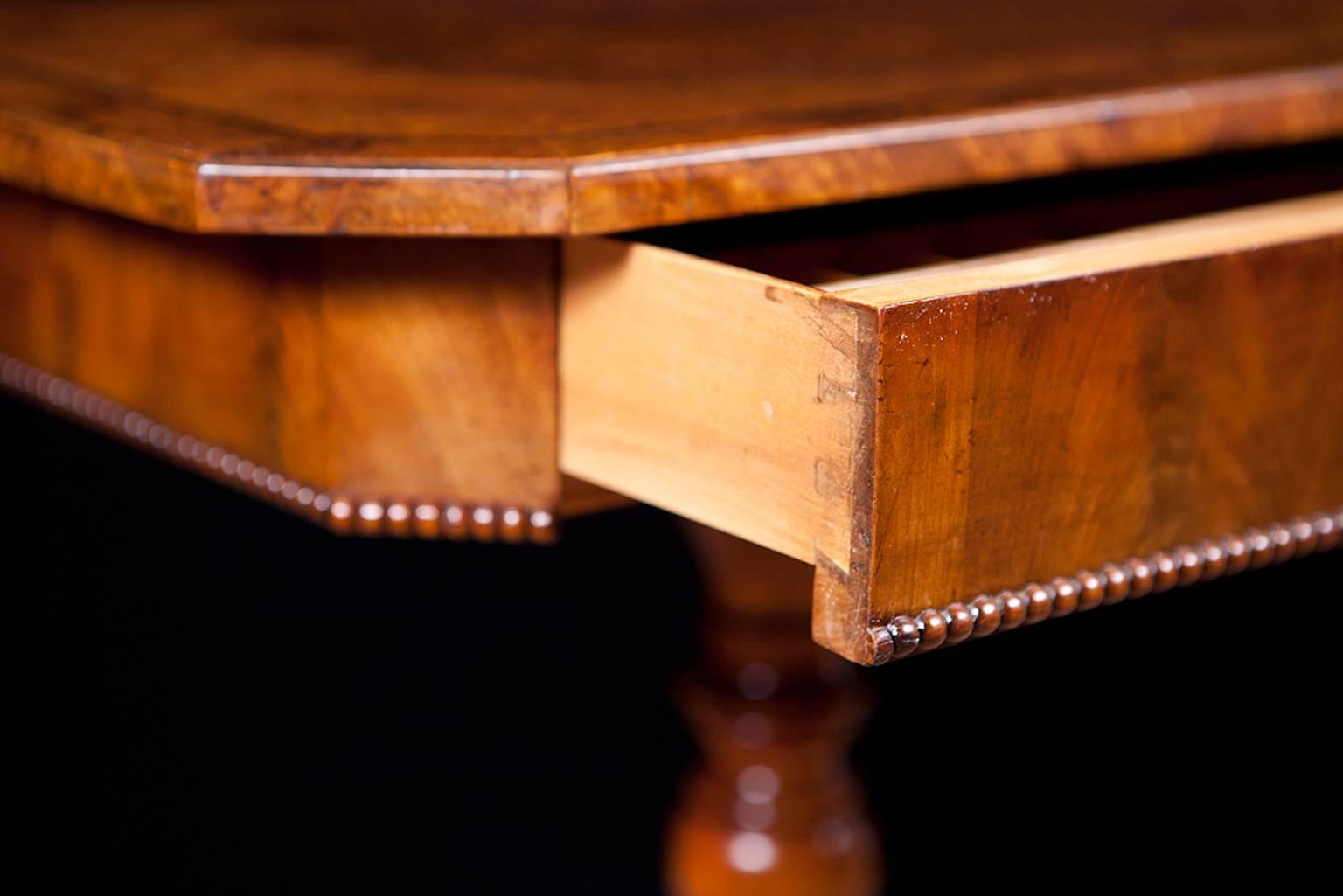 Hand-Carved 19th Century English Side Table in Walnut and Burl Walnut on Center Pedestal