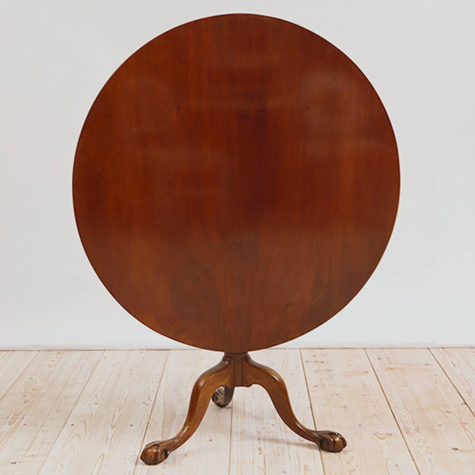 Swedish Gustavian Tilt-Top Round Center-Pedestal Table in Mahogany, c. 1800 2