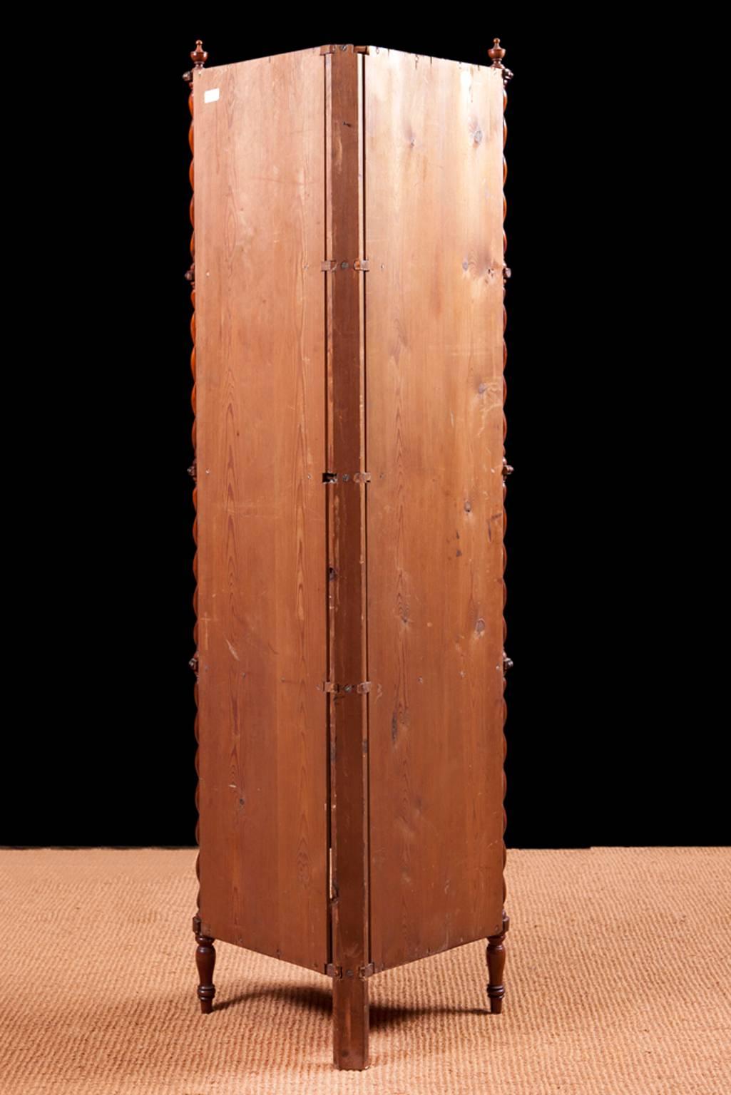 Corner Étagère in Mahogany with Mirrored Back Panels, Denmark, circa 1835 In Good Condition In Miami, FL