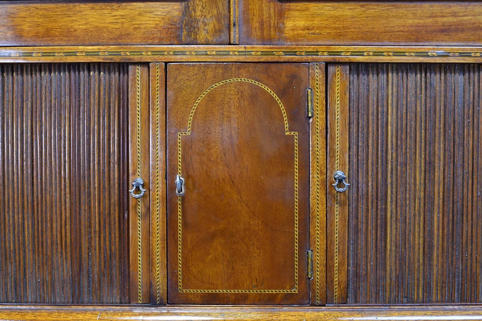 Massachusetts Federal Hepplewhite Secretary with Bookcase in Mahogany In Good Condition In Miami, FL